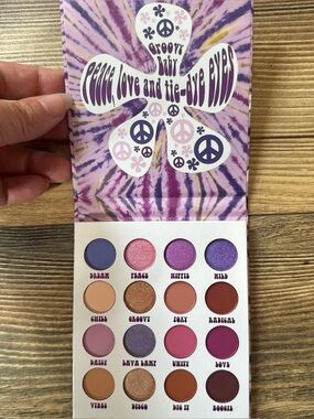 BH Cosmetics Flower Power Eyeshadow Palette